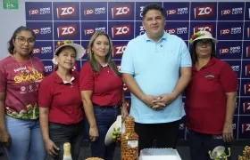El alcalde Edinson Palma junto a las hacedoras del Festival de la Ciruela de Campeche. 