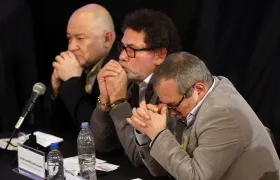 Julián Gallo Cubillos (i), Pastor Lisandro Alape Lascarro (c) y Rodrigo Londoño Echeverry.