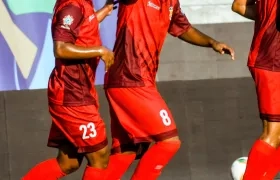 Mohamed Bolívar celebra con el puño arriba tras marcar el primer gol del Barranquilla FC.