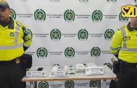 Dinero y otros elementos incautados. 