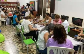En el taller la creatividad se une para transformar. 
