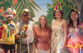 Directivos en el Carnaval de las Artes. 