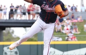 Didier Fuentes, lanzador colombiano de los Bravos de Atlanta. 