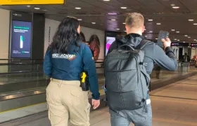 Ciudadano extranjero inadmitido.