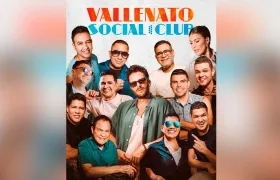 Gusi y los artistas que hicieron parte de la producción. 