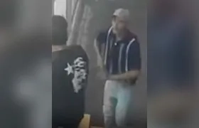 El antisocial quedó grabado en cámaras de seguridad. 