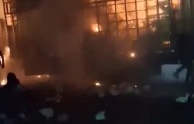 Camión avícola incinerado.