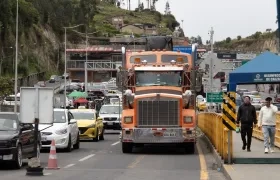 Camiones en el puente internacional de Rumichaca.