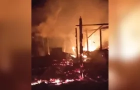 Viviendas en llamas en el Catatumbo.