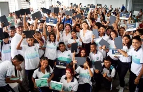 Entregas de tablets en el colegio Nobel Juan Manuel Santos. 