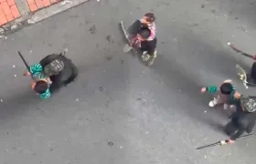 Las imágenes que muestra a los niños como escudos.