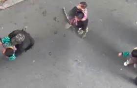 Imágenes de los niños como escudos en la protesta.