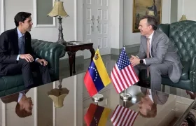 Encargado de negocios de Estados Unidos en Venezuela, John Barrett. 