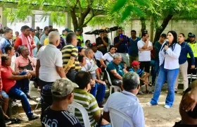 La Alcaldesa de Malambo con motocarristas