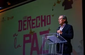 El jefe de la delegación de paz, Armando Novoa.