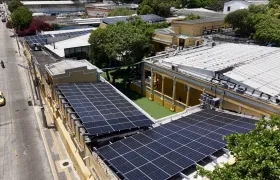 Paneles solares instalados por la Alcaldía. 