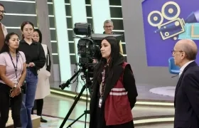 La viceministra de Relaciones Laborales, Sandra Muñoz, durante la inspección en RCN.