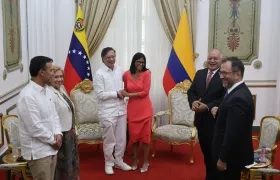 Imagen de la reunión entre Petro y Delcy Rodríguez.