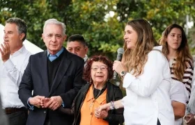 El expresidente Álvaro Uribe y la candidata Paloma Valencia.