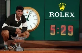 El español Carlos Alcaraz tras ganar el Roland Garros en 2025.
