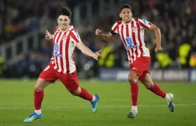 El argentino Julián Álvarez abrió el camino de la victoria para el Atlético con un gol de tiro libre.