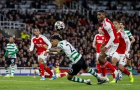 Acción del partido entre Arsenal y Sporting de Lisboa.