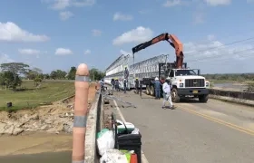 Personal del Invías atiende contingencia en puente 'Mulatos', en Antioquia. 