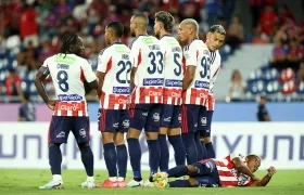 Yimmi Chará, Jesús Rivas, Lucas Monzón, Jermein Peña y Teo Gutiérrez durante el juego contra Cerro Porteño.