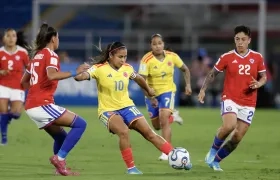 Leicy Santos durante el partido que Colombia le ganó 2–0 a Chile. 