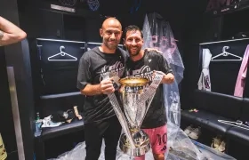 Javier Mascherano con Lionel Messi tras ganar el título de la MLS, en diciembre pasado.
