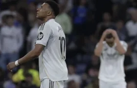La decepción de Kylian Mbappé tras el empate en casa con Girona.