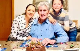 El 'Patón' Bauza con su esposa Maritza Gallardo y Nicolás, hijo de ambos.