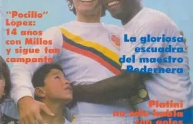 'Pocillo' López con la camiseta de la Selección Colombia y el rey Pelé.
