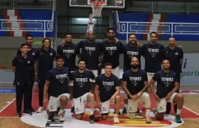 Titanes con el equipo que consiguió su noveno título, en el primer semestre de 2024. 