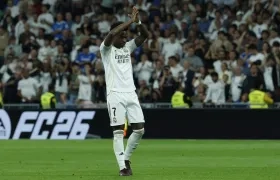 El brasileño Vinicius pide perdón a la afición del Real Madrid tras marcar el segundo gol.