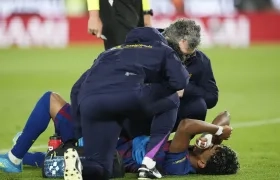 Lamine Yamal tendido el gramado tras lesionarse contra el Celta.