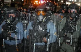Los aledaños del centro de detención de inmigrantes Delaney Hall en Newark, Nueva Jersey, vivieron el sábado una tensa jornada.