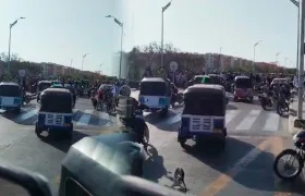 El motocarrista quedó muerto en plena avenida El Platanal. 