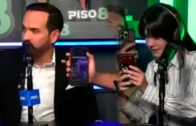 El candidato Abelardo De La Espriella y la periodista Laura Rodríguez.