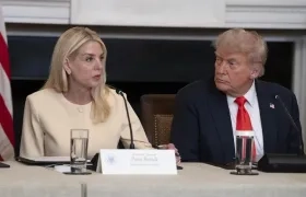 La exfiscal general de Estados Unidos, Pam Bondi, y el presidente Donald Trump.