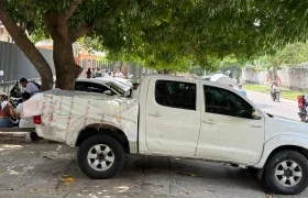 Una camioneta llegó este martes a Medicina Legal llevando un cuerpo sin la respectiva cadena de frío. 