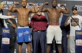El boxeador barranquillero Juan Carlos Carrillo y el ecuatoriano Marlon Delgado.