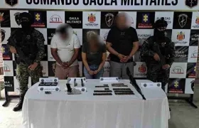 Los tres capturados. 