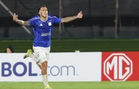 Rodrigo Contreras celebrando uno de los goles de la noche.