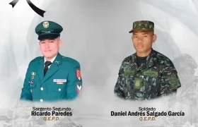 El sargento segundo Ricardo Paredes y el soldado Daniel Andrés Salgado García.