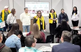 Funcionarios de la Procuraduría haciendo vigilancia.