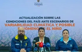 Carlos Carrillo, director UNGRD;  Irene Vélez Torres, ministra de Ambiente; y Ghisliane Echeverry Prieto, directora del Ideam. 