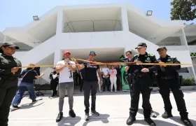 Momento de la inauguración de la renovación de la Escuela Antonio Nariño calle 17. 