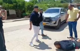 Momento en que el hombre fue capturado por el Gaula de la Policía. 