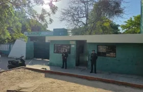 La Policía hace presencia en los colegios.